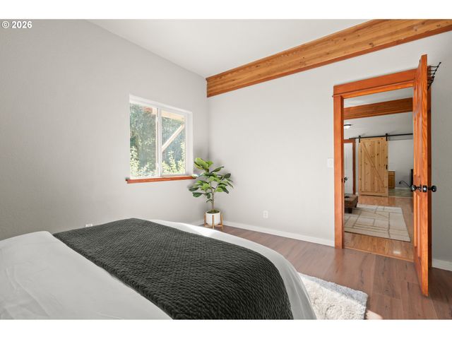 2262 TODD St, Eugene, OR 97405