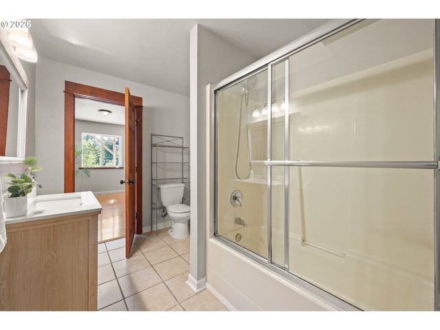 2262 TODD St, Eugene, OR 97405
