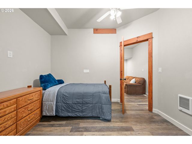2262 TODD St, Eugene, OR 97405