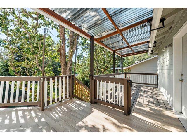 2262 TODD St, Eugene, OR 97405