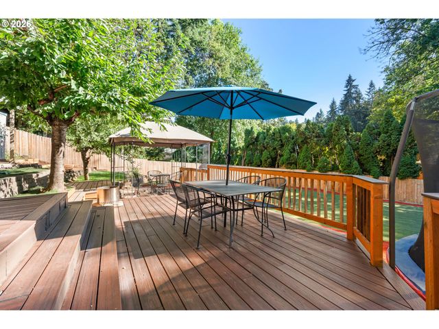 2262 TODD St, Eugene, OR 97405