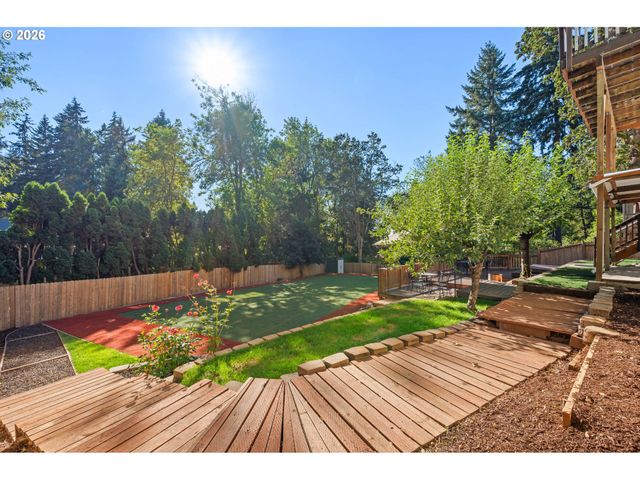 2262 TODD St, Eugene, OR 97405