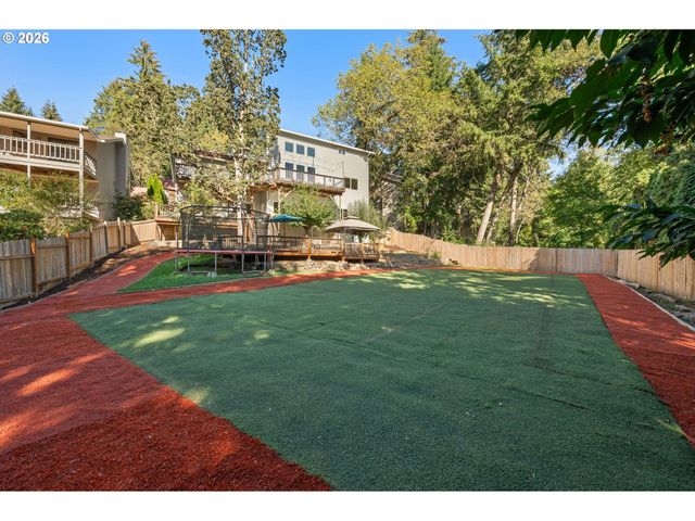 2262 TODD St, Eugene, OR 97405