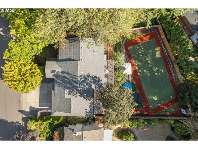 2262 TODD St, Eugene, OR 97405
