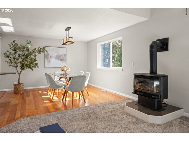 2262 TODD St, Eugene, OR 97405