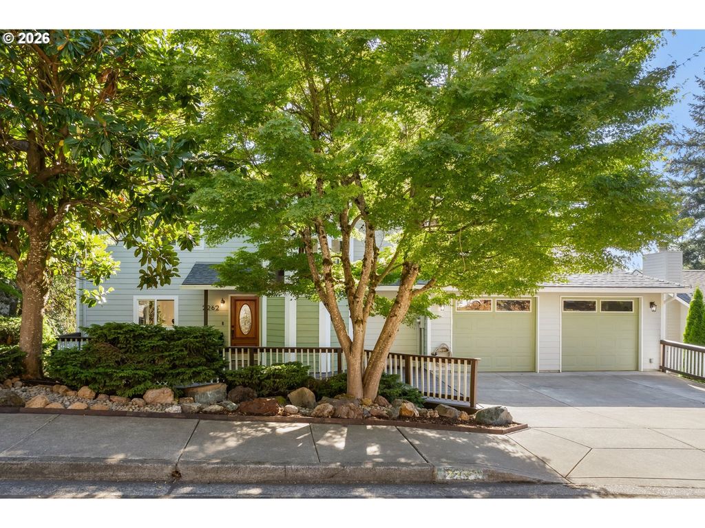 2262 TODD St, Eugene, OR 97405