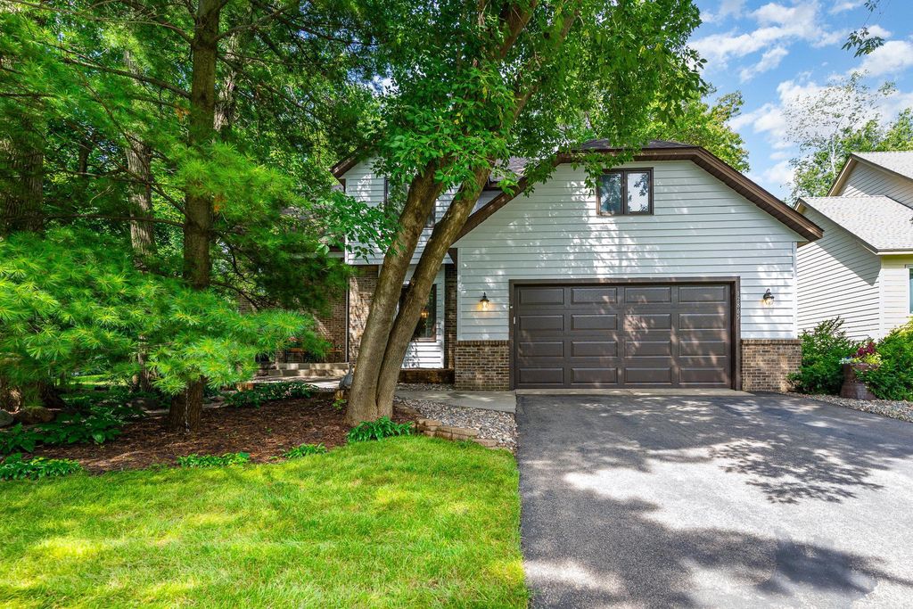 12865 Foliage Avenue, Apple Valley, MN 55124