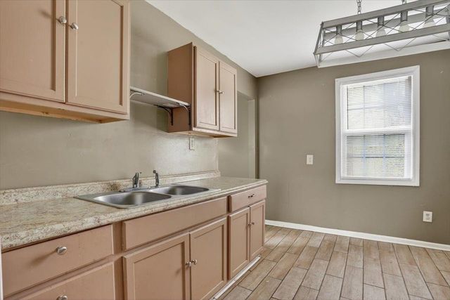 910 ANNIE ST, Memphis, TN 38107