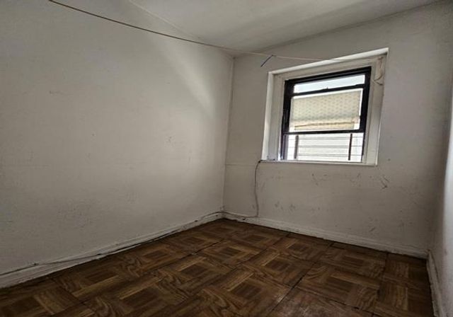 2115 33rd St Apt 2C, New York City, NY 11105