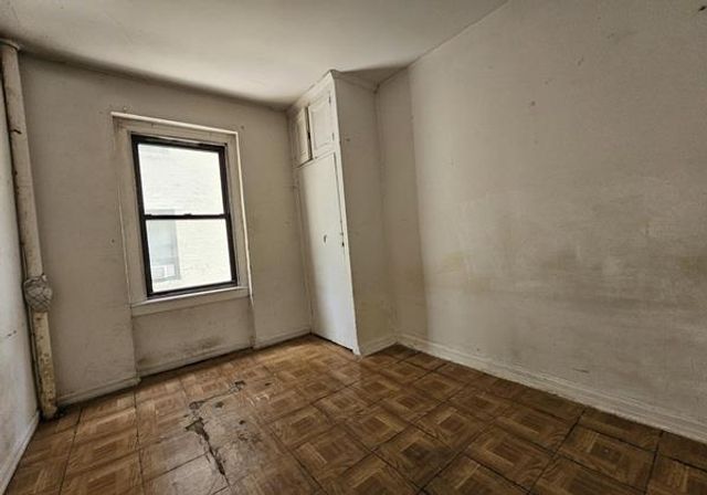 2115 33rd St Apt 2C, New York City, NY 11105