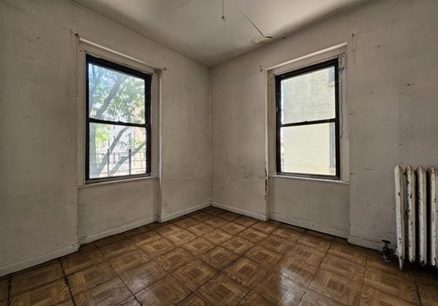 2115 33rd St Apt 2C, New York City, NY 11105