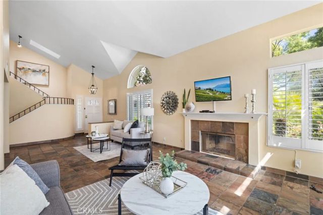 15 Calle Francesca, Rancho Santa Margarita, CA 92688