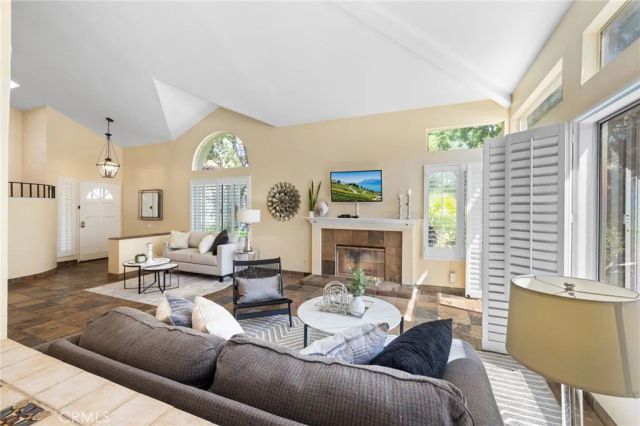 15 Calle Francesca, Rancho Santa Margarita, CA 92688