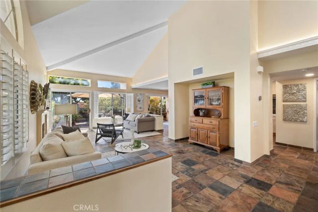 15 Calle Francesca, Rancho Santa Margarita, CA 92688