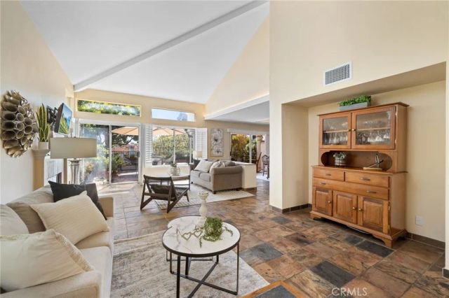 15 Calle Francesca, Rancho Santa Margarita, CA 92688