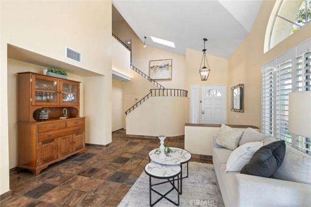 15 Calle Francesca, Rancho Santa Margarita, CA 92688