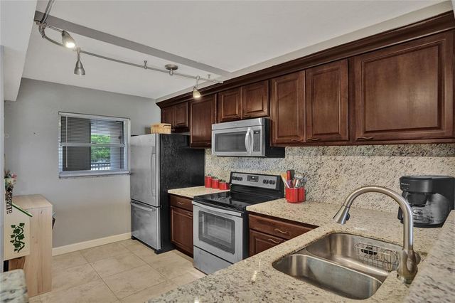555 NW 4TH AVENUE 2220, Boca Raton, FL 33432