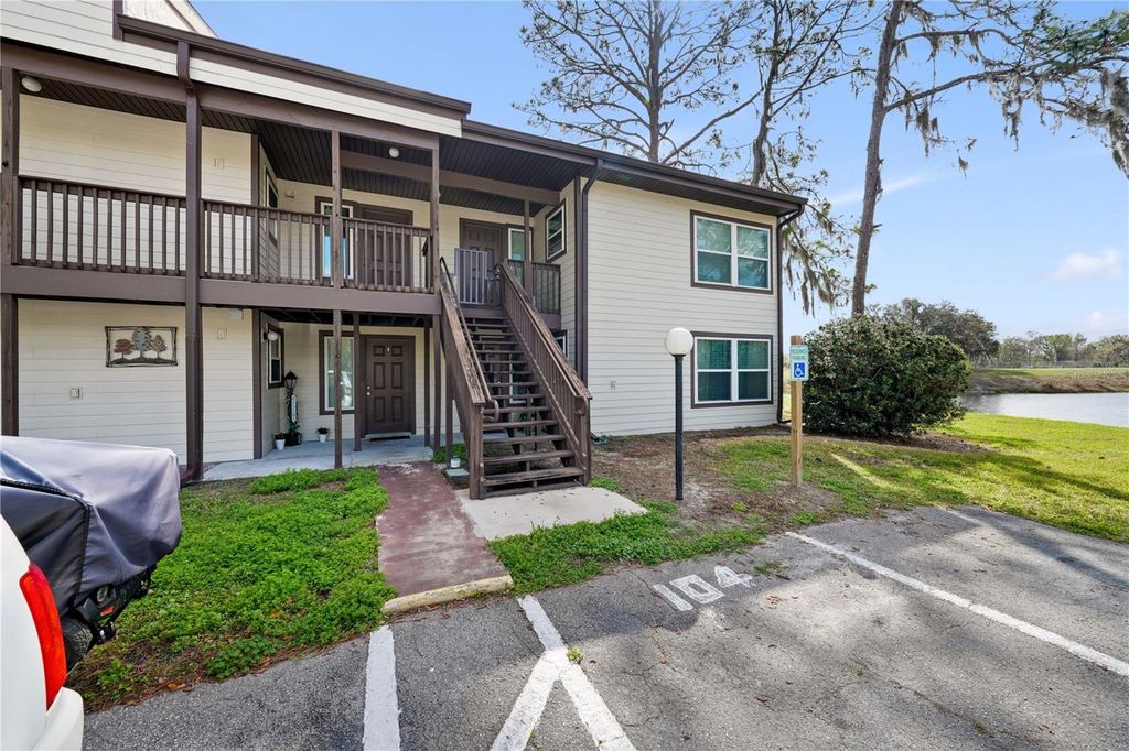 Image 33 of property listing at 17203 SANDALWOOD DRIVE 17203, Wildwood, FL 34785