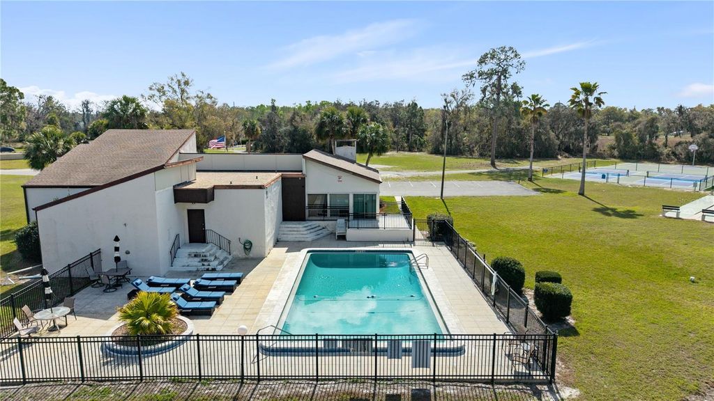 Image 8 of property listing at 17203 SANDALWOOD DRIVE 17203, Wildwood, FL 34785