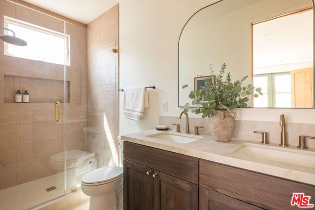 1062 Beverly Way, Altadena, CA 91001