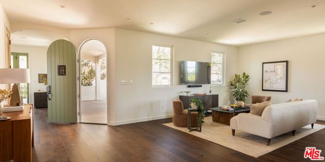 1062 Beverly Way, Altadena, CA 91001