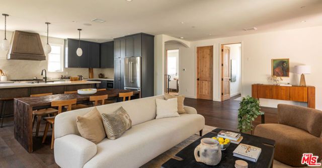 1062 Beverly Way, Altadena, CA 91001