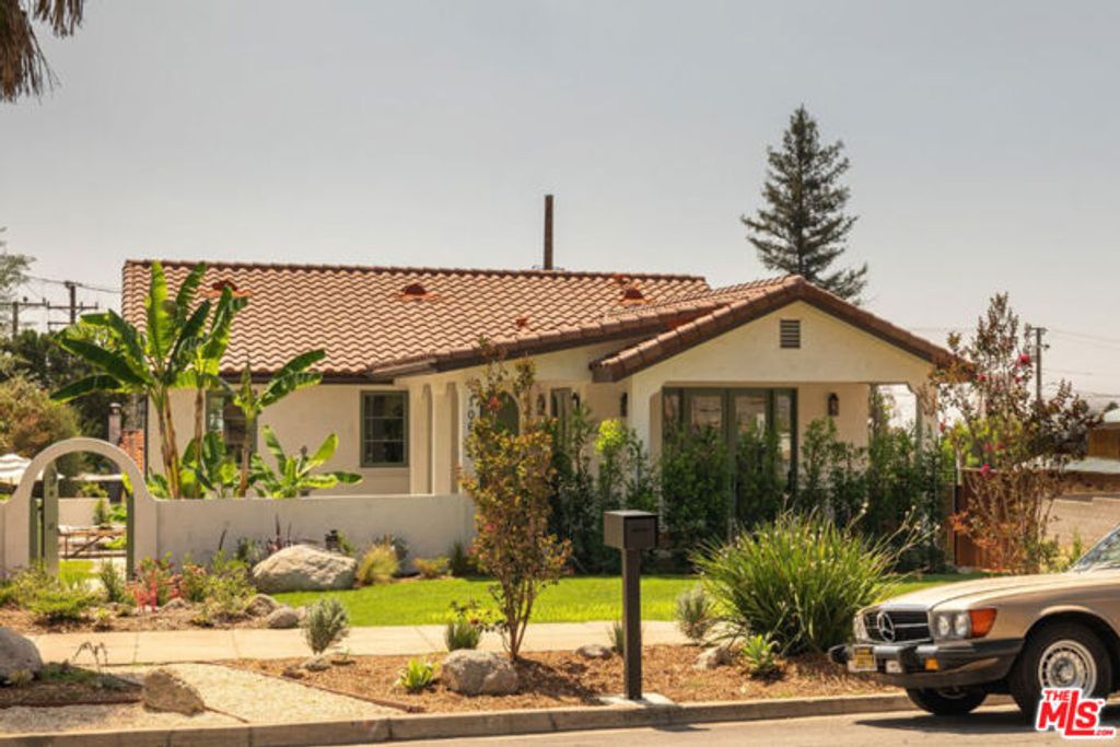 1062 Beverly Way, Altadena, CA 91001
