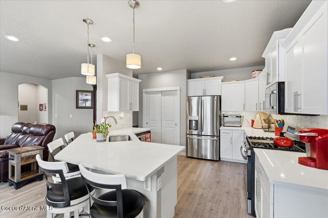 660 E Ripatti Way, Hayden, ID 83835