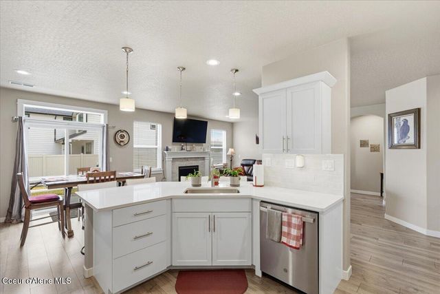 660 E Ripatti Way, Hayden, ID 83835