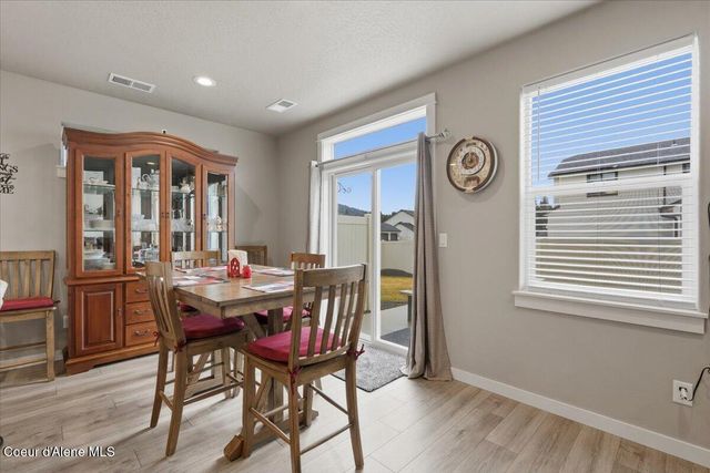 660 E Ripatti Way, Hayden, ID 83835