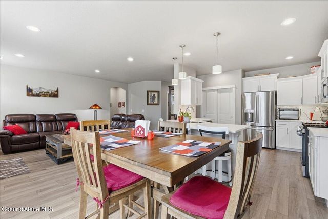 660 E Ripatti Way, Hayden, ID 83835