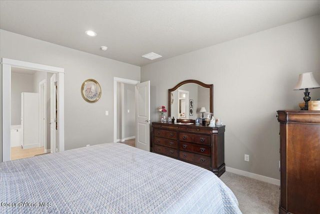 660 E Ripatti Way, Hayden, ID 83835