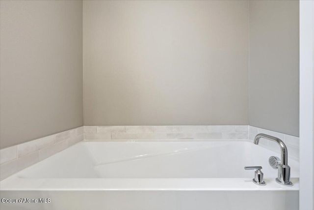 660 E Ripatti Way, Hayden, ID 83835