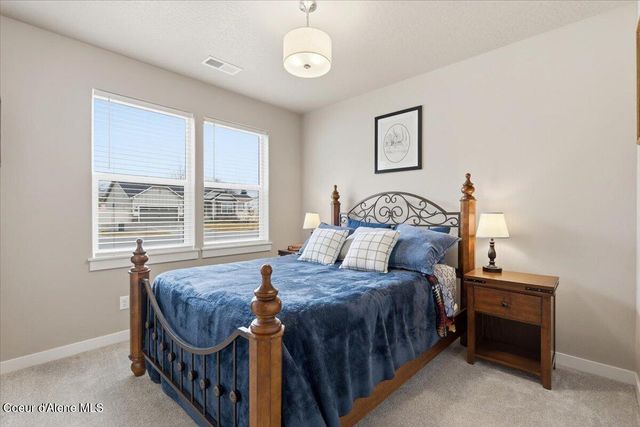 660 E Ripatti Way, Hayden, ID 83835