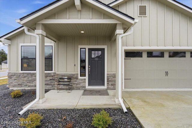 660 E Ripatti Way, Hayden, ID 83835