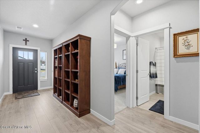 660 E Ripatti Way, Hayden, ID 83835