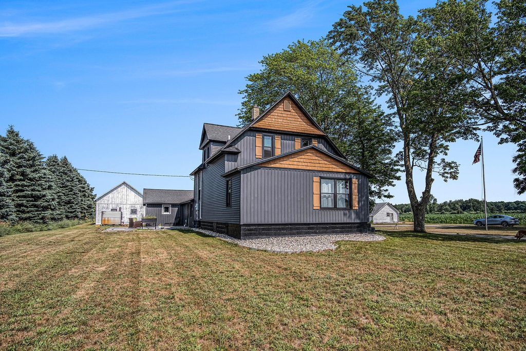 8666 S Warner Avenue, Sheridan Twp - Newaygo, MI 49412