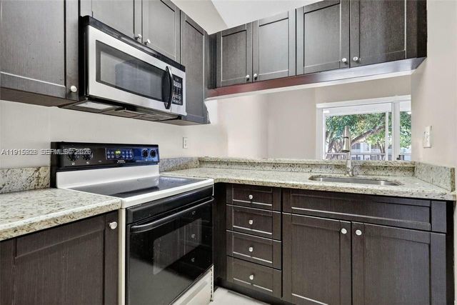 9407 SW 138th Place 9407, Miami, FL 33186