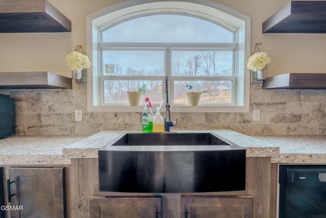 1738 Dumplin Loop Road, New Market, TN 37820