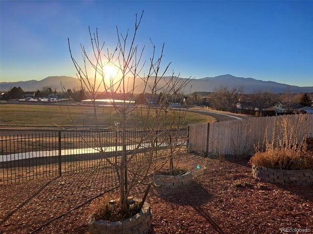 2280 Ambleside Drive, Colorado Springs, CO 80915