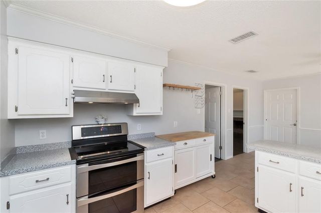 430 Lakeview Drive, Mobile, AL 36695