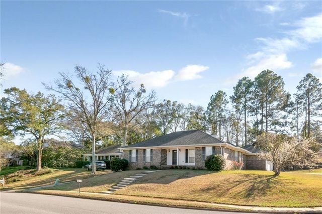 430 Lakeview Drive, Mobile, AL 36695