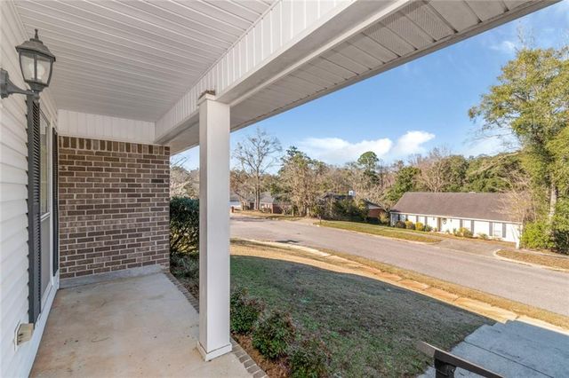 430 Lakeview Drive, Mobile, AL 36695