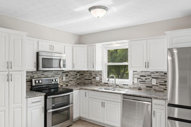 251 Needles Drive SW, Pataskala, OH 43062