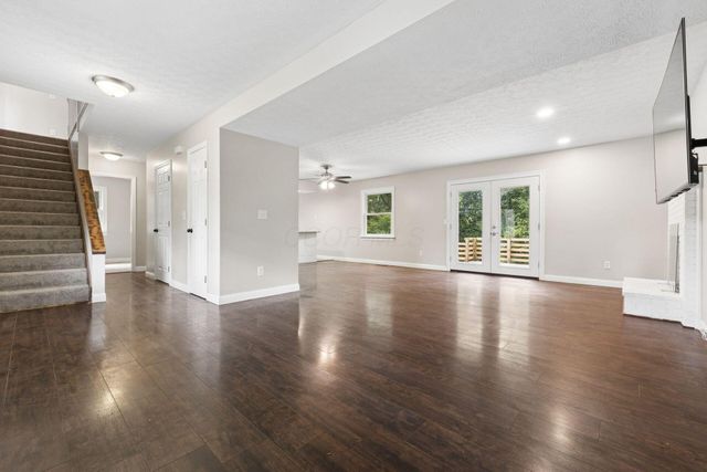 251 Needles Drive SW, Pataskala, OH 43062