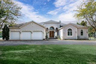 68373 Lake Angela Pointe, Richmond, MI 48062