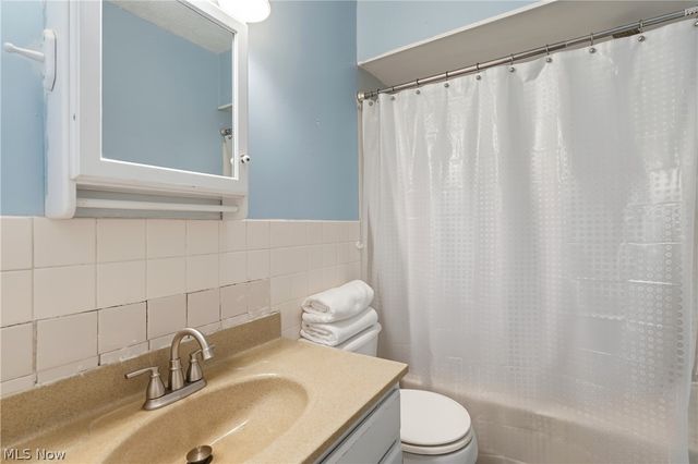 7091 Akron Avenue NW, New Franklin, OH 44614