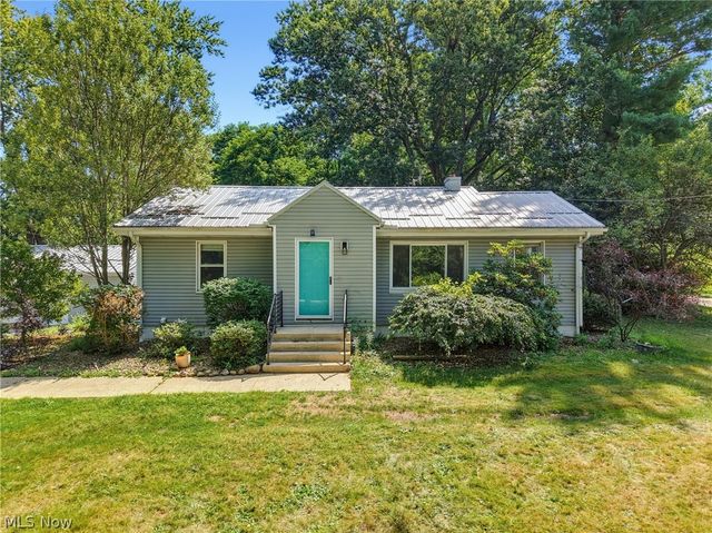 7091 Akron Avenue NW, New Franklin, OH 44614