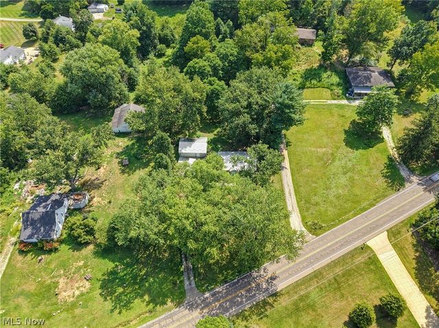 7091 Akron Avenue NW, New Franklin, OH 44614
