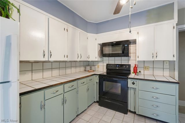 7091 Akron Avenue NW, New Franklin, OH 44614